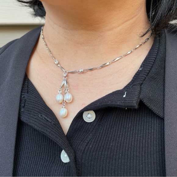 3-Pearl Pendant Necklace - Picture 1 of 4